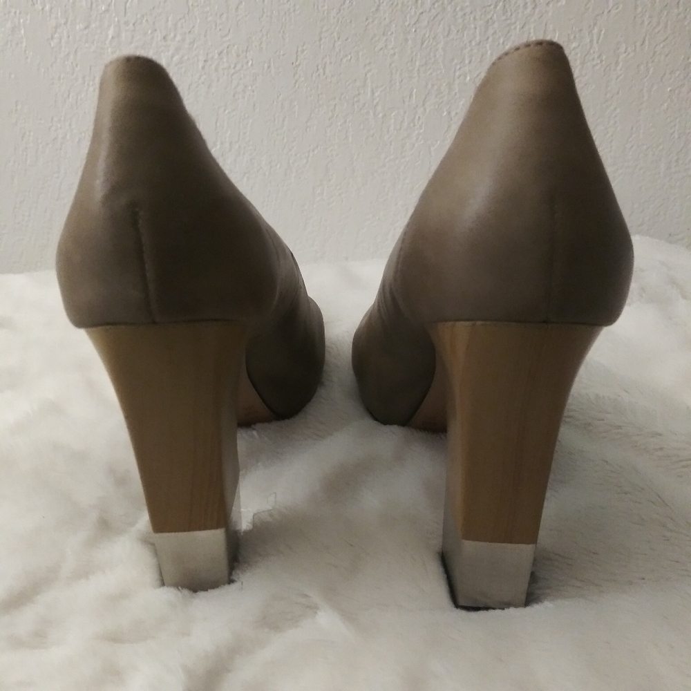 BCBGeneration HEELS. - Picture 2 of 8